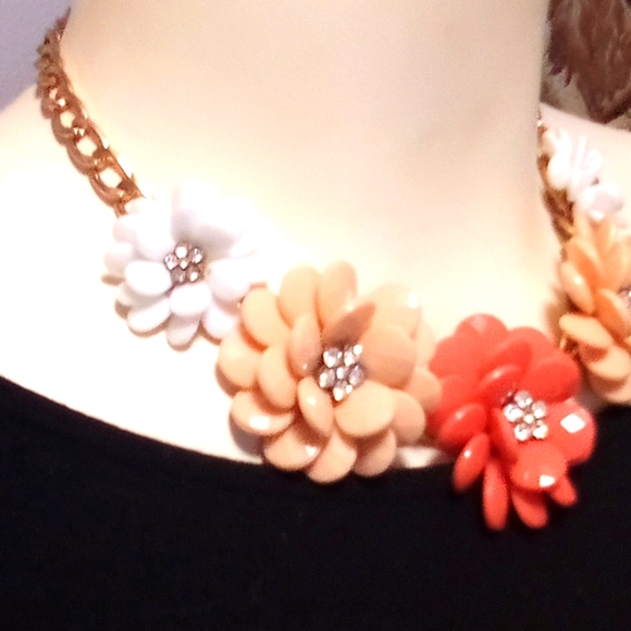 πHPπ Boho Flower Statement Necklace - Picture 5 of 8